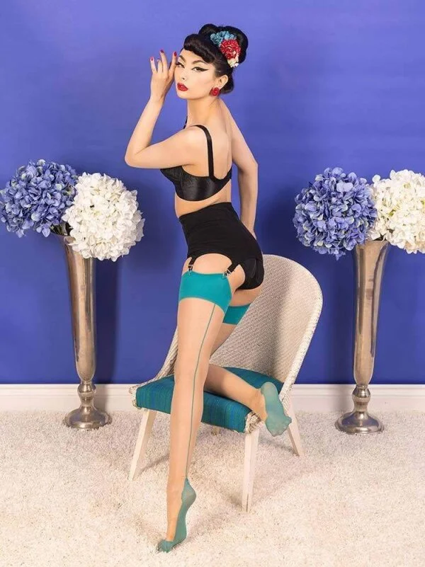 What Katie Did Nahtnylons Haut Mit Blaugrüner Naht – Bild 7